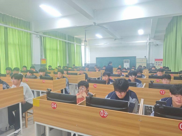 汽車工程學院高級工理論考試現場