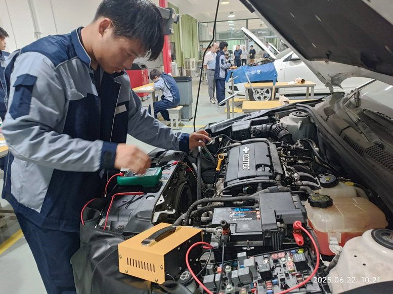 汽車學院高級工實操考試現場